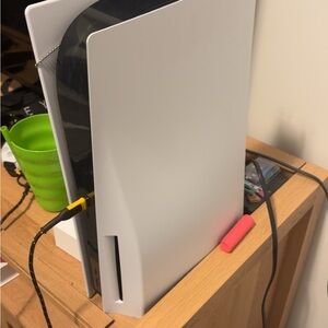 PS5 White Console With 1TB Of Memory, Comes with Bose Noise Cancelling Headphone